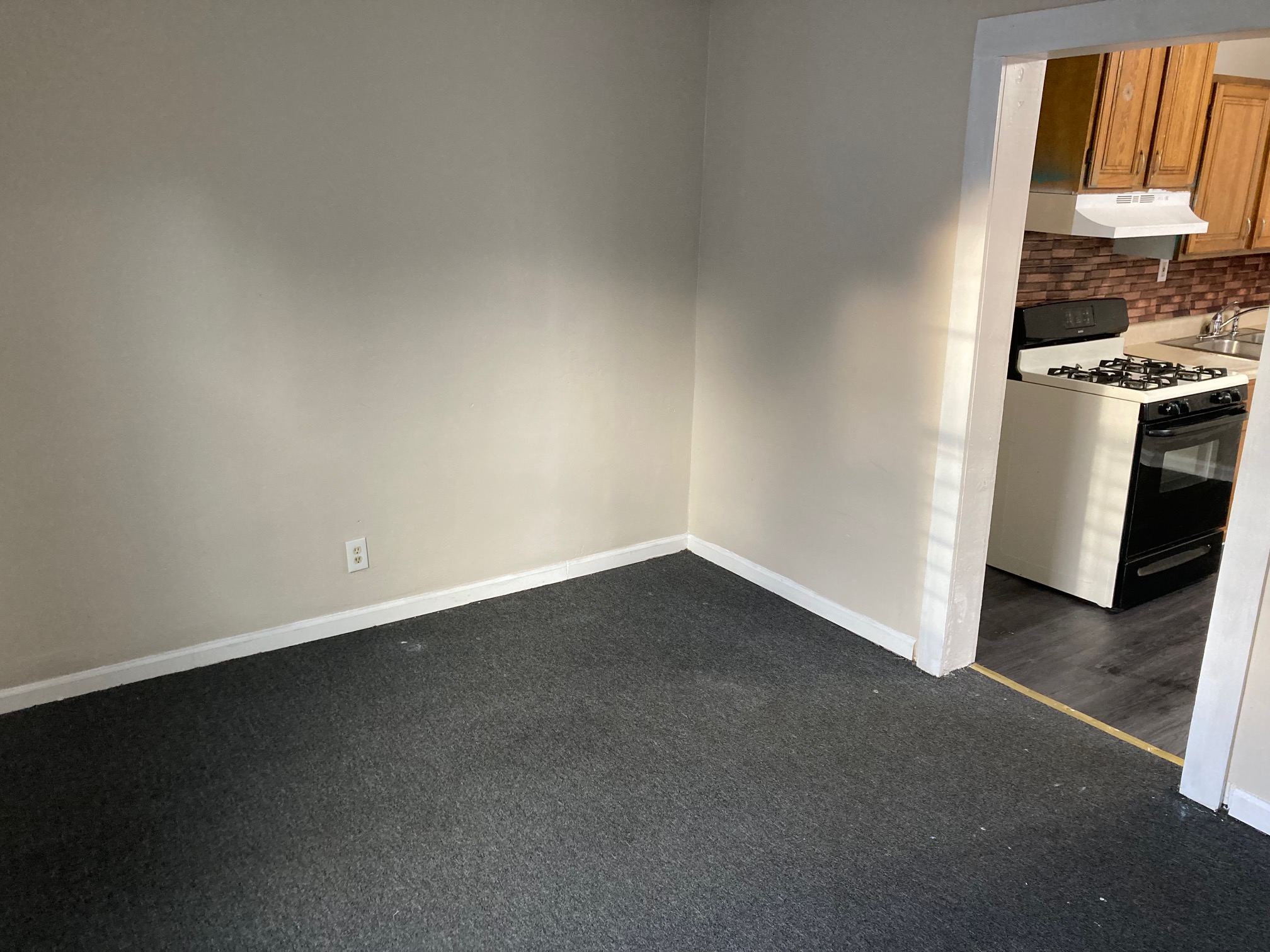 913 Niagara Street - Upper Rear